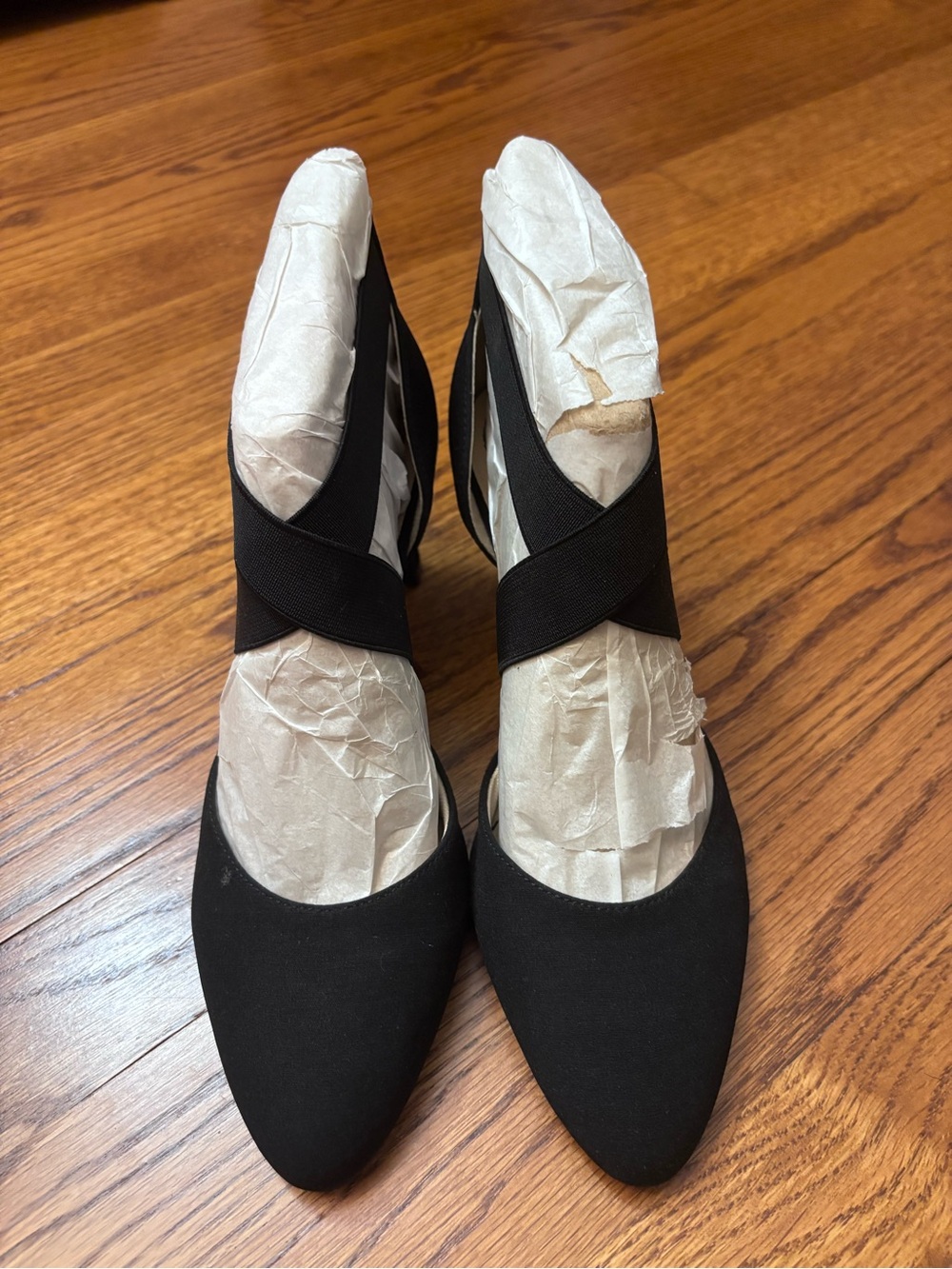 Life Stride Black Pointed-Toe Crisscross Heels